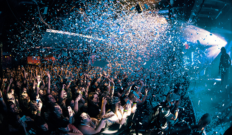 concert crowd